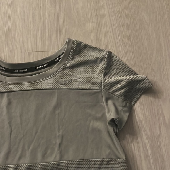Cropped Nike workout tee Dri Fit Running - Picture 2 of 4